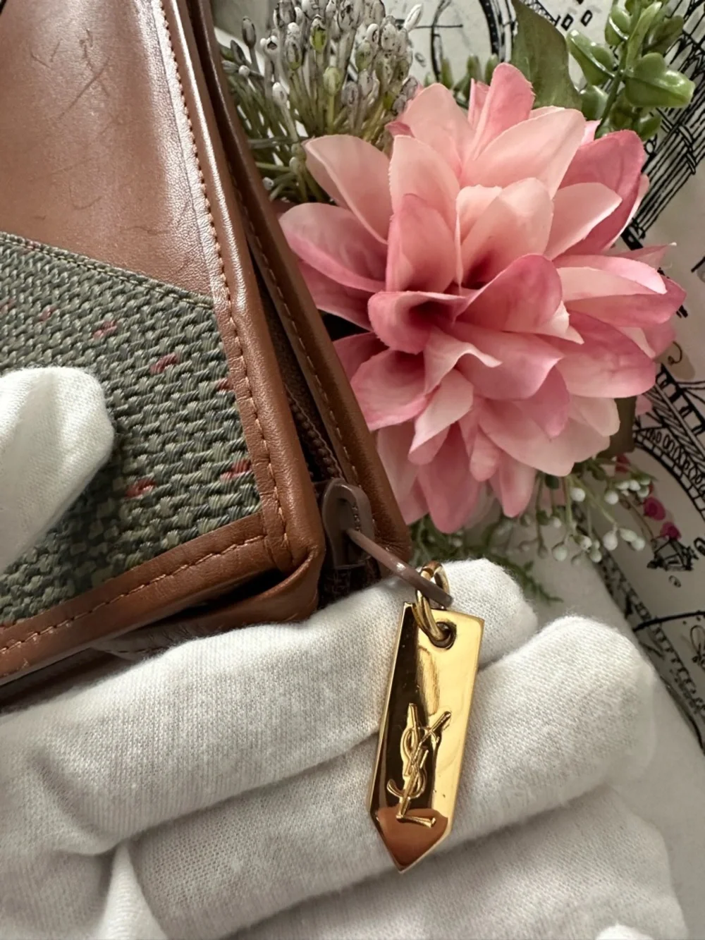 Saint Laurent - Olive & Tan Envelope Clutch - Picture 8 of 8